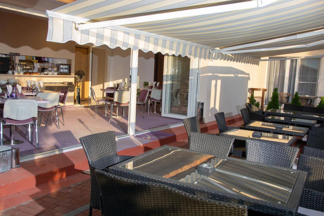 Iris Boutique Therme & Bucharest Otopeni Airport Exterior photo